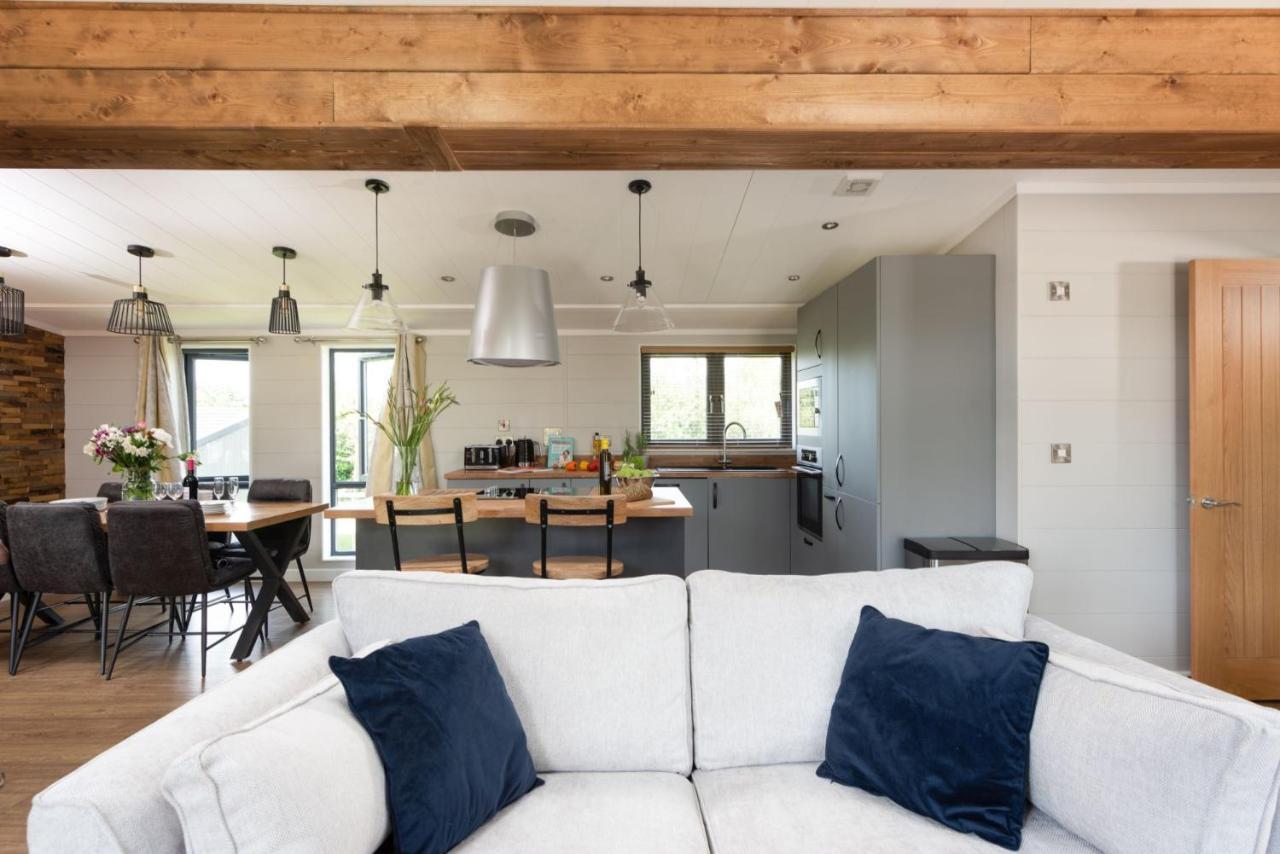 Primrose Lodge, 25 Roadford Lake Lodges Lifton Экстерьер фото